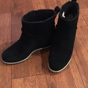 UGG Woman’s Marte Boot, Black